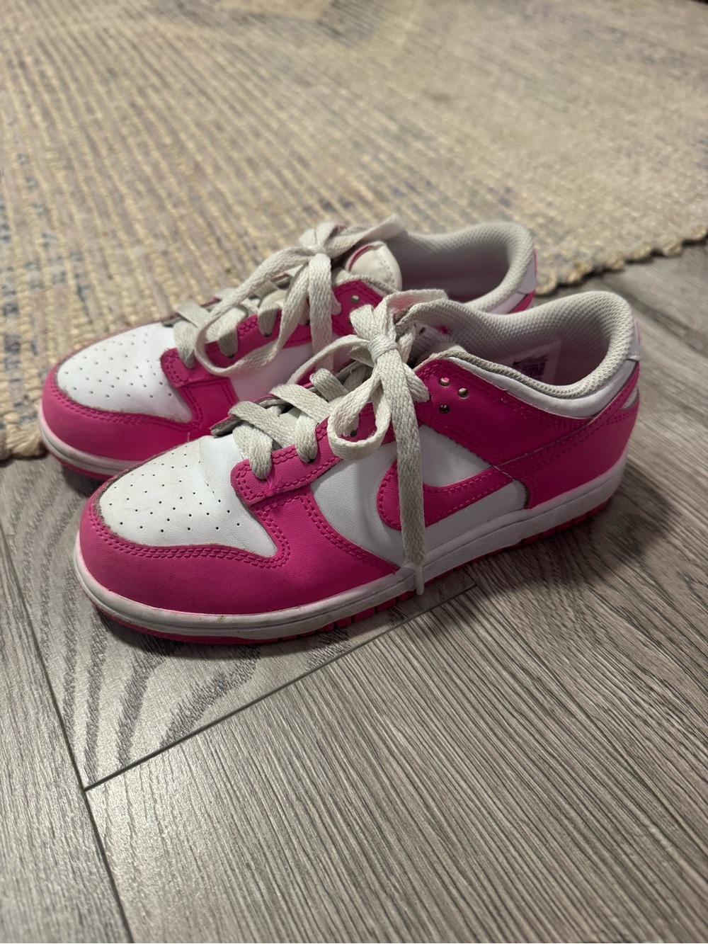 Nike Kids White and Hot Pink Low-Top Sneakers